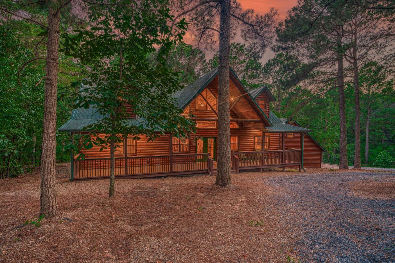 The Eastwood Spacious Retreat With 4 King En-Suites - Hot Tub - Pet-Friendly - Cozy Fire Pit - Prime Location - Multi-Family Broken Bow Exterior photo