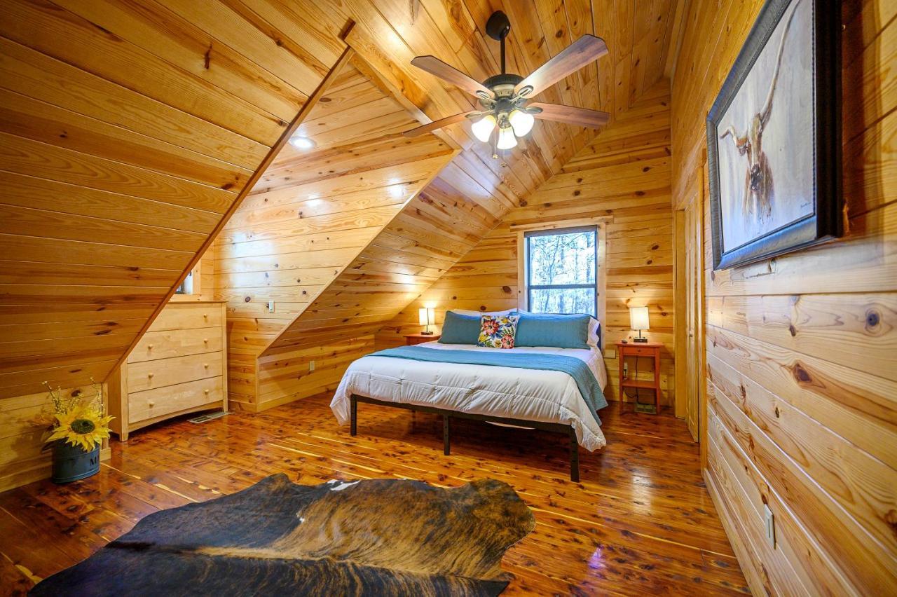 The Eastwood Spacious Retreat With 4 King En-Suites - Hot Tub - Pet-Friendly - Cozy Fire Pit - Prime Location - Multi-Family Broken Bow Exterior photo
